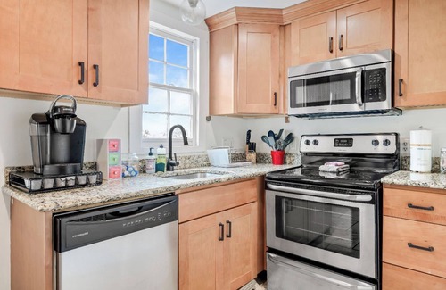 Eastside House | Historic District ★ Charming Duplex Cottage ★ 2APTS/5BDRS ★ Private Courtyard
