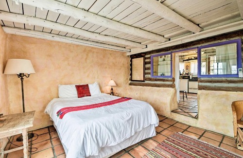 San Cristobal Apartment | Historic + Dog-Friendly Eco Cabin Near Taos!