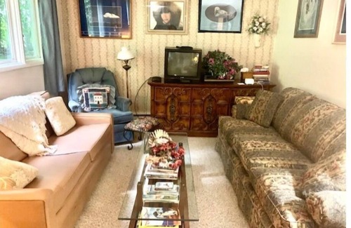 South Addition Bed & Breakfast | Historic Downtown 2BR large Apt near Ocean