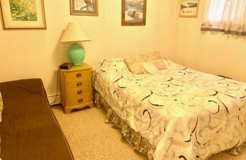 South Addition Bed & Breakfast | Historic Downtown 2BR large Apt near Ocean