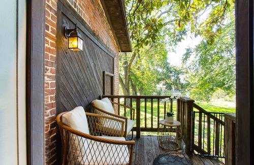 Athens Cottage | Historic Downtown Carriage House - Walkable to UGA