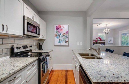 Marble Falls House | Historic Downtown Marble Falls- 2 Suite Combo Travis/MrblFlls