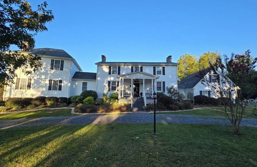 Andersonville House | Historic Farmhouse in the Dillwyn countryside. Not far from Farmville.