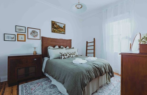 Beechworth Apartment | Historic Gammons Stunning Balcony Views Central
