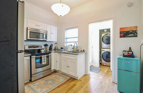 Historic Downtown Savannah House | Historic Gem on Nicoll St - Steps to Forsyth Park & SCAD. Minutes to River St!