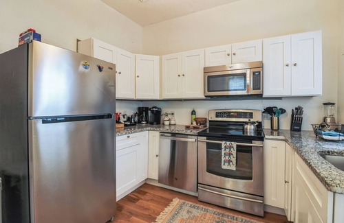 Historic Downtown Savannah House | Historic Gem on Nicoll St - Steps to Forsyth Park & SCAD. Minutes to River St!
