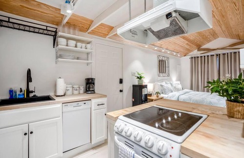 Greater Heights Apartment | Historic Heights Rustic Urban Tiny Cabin