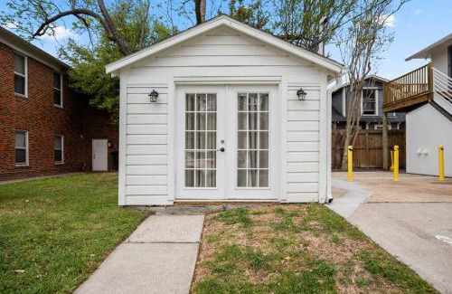 Greater Heights Apartment | Historic Heights Rustic Urban Tiny Cabin