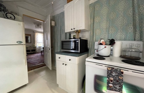 Milton House | Historic home, great yard & Walk to Dogfish Head Brewery!