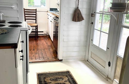 Milton House | Historic home, great yard & Walk to Dogfish Head Brewery!