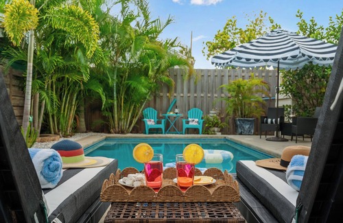 Bradenton House | Historic home, Heated pool, Bar , Grill & Firepit!