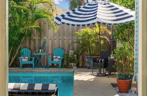 Bradenton House | Historic home, Heated pool, Bar , Grill & Firepit!