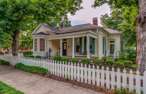 Historic Downtown Franklin House | Historic Home in Downtown Franklin - Walk to ALL the Charm & Convenience