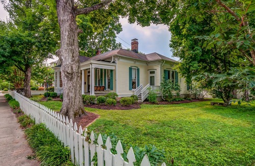 Historic Downtown Franklin House | Historic Home in Downtown Franklin - Walk to ALL the Charm & Convenience
