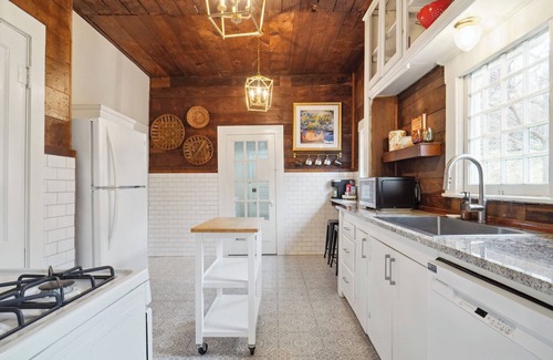 Fairmount House | Historic Home near - TCU/Dickies/Zoo/Museums!