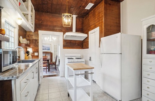 Fairmount House | Historic Home near - TCU/Dickies/Zoo/Museums!
