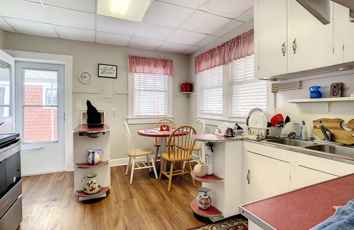 Venice House | Historic Home Next to the Island w/Private Hot Tub and Pet Friendly