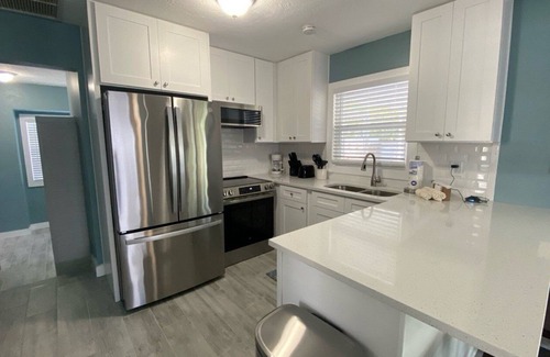 Sarasota House | Historic Home with Hot Tub, Steps from Lido Beach - Ringling Cottage
