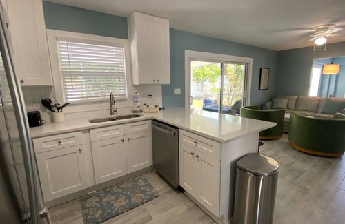 Sarasota House | Historic Home with Hot Tub, Steps from Lido Beach - Ringling Cottage