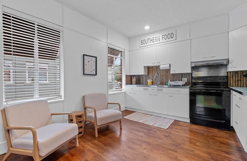 Hot Springs Condo | Historic Loft in Central Business District! Walk to Restaurants & Bathhouse Row!