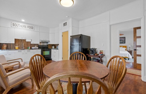 Hot Springs Condo | Historic Loft in Central Business District! Walk to Restaurants & Bathhouse Row!