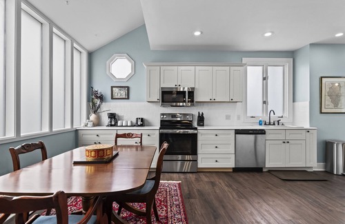 Springfield Apartment | Historic Luxury Stay | Downtown Springfield | Step-Free Access