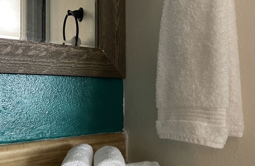 Cleveland Hotel | Historic Mora Inn and RV Park