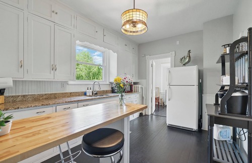 Payne - Phalen House | Historic St. Paul Stay w/Parking Group and Family Friendly!