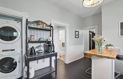Payne - Phalen House | Historic St. Paul Stay w/Parking Group and Family Friendly!
