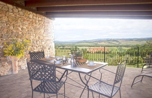 Cinigiano Apartment | Historic Stone House Casanova with Pool & close to Seaside