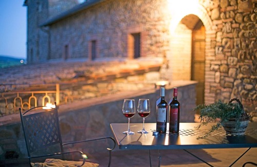 Cinigiano Apartment | Historic Stone House Casanova with Pool & close to Seaside