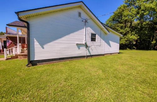 Brighton House | Historic Town Square Bungalow in heart of Brighton