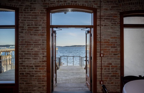 Adelma Beach Apartment | Historic Town View Room with bay window overlooking Water Street