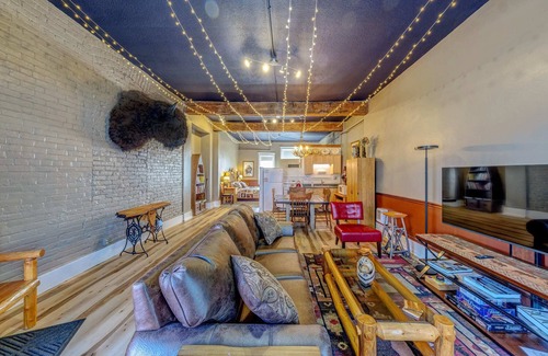 Sheridan Apartment | Historic Western: Triple Suite Retreat
