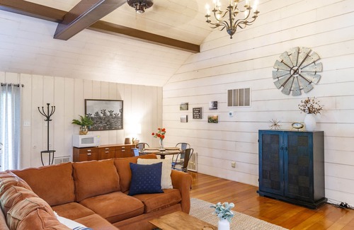 Brownstown Apartment | Historic, Yet Modern Carriage House Loft Apartment Nestled In Lancaster County.
