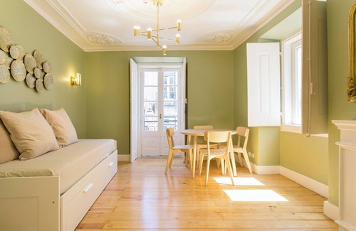 Santos Apartment | Historical Center, Large 2 Bedroom Apartment, Bright & Stylish,hip Madragoa Area