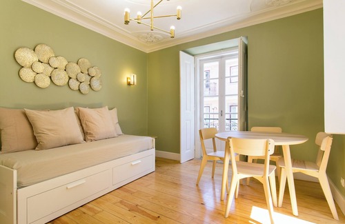 Santos Apartment | Historical Center, Large 2 Bedroom Apartment, Bright & Stylish,hip Madragoa Area