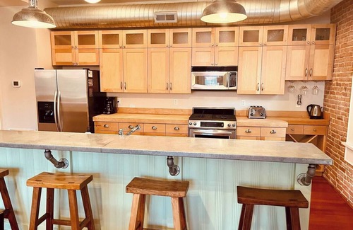 Livingston House | Historical Charm with Modern Comforts