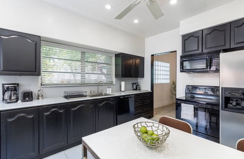 Hollywood Lakes Villa | Historical huge Luxy Villa in Hollywood Beach