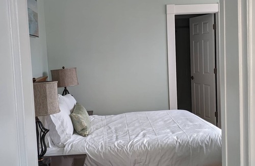 Queens Square House | Historical , Victorian house style B&B