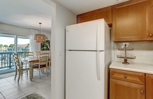 Fernandina Beach Condo | Hit the Courts, Hit the Beach: Playcation Awaits