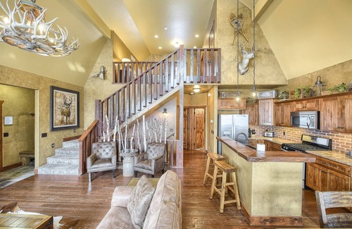 Deadwood Cabin | Hitchin Post - Access to Pool!