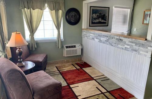 Elk City Hotel | HiWay Inn Express