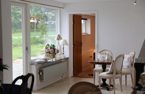 Skovbyballe Villa | Hjemlig idyl nær strand og by