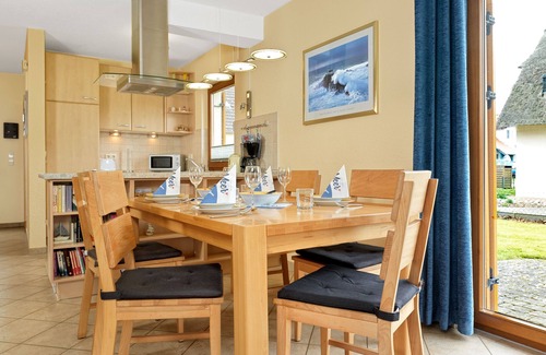 Insel Poel House | Holiday home Reethus Blinkfüer - holiday under the thatch!