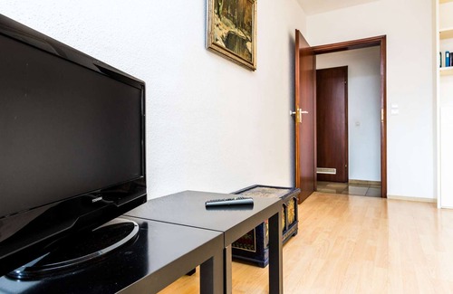 Kalk Apartment | HÖ01 large apartment with dryer and washing machine