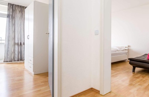 Kalk Apartment | HÖ01 large apartment with dryer and washing machine