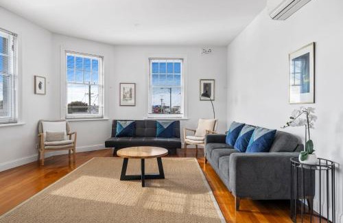 North Hobart Apartment | Hobart Character - Scenic Views in Bustling Locale