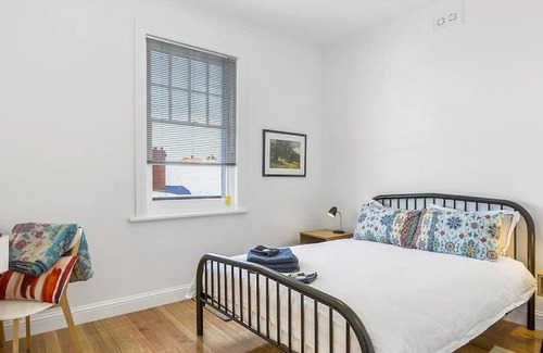 North Hobart Apartment | Hobart Character - Scenic Views in Bustling Locale