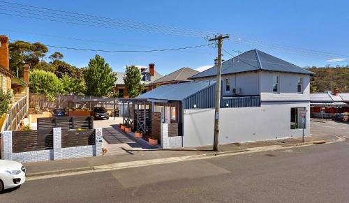 North Hobart Apartment | Hobart Character - Scenic Views in Bustling Locale